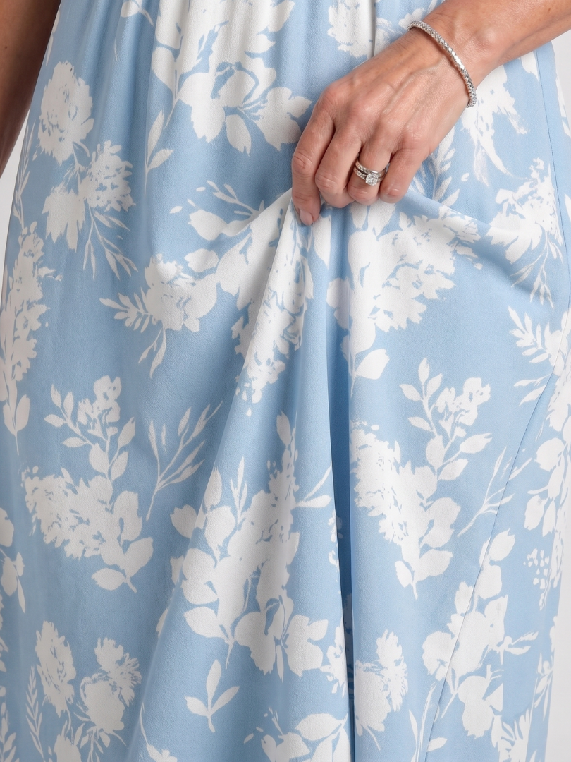Flowing Floral V-Neck Midi Dress with Short Sleeves