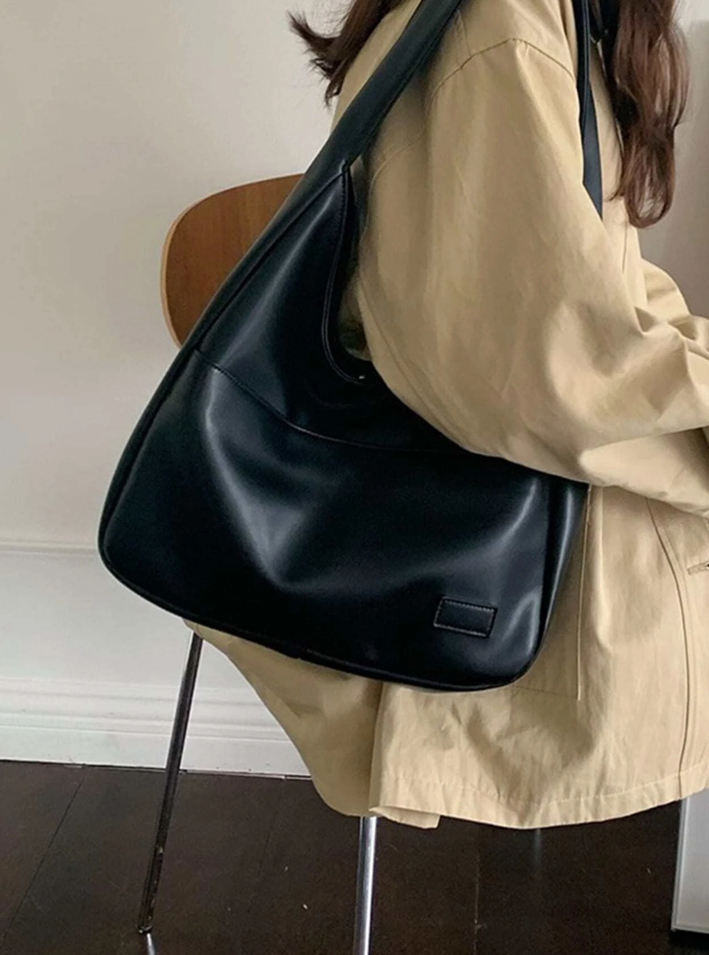 Large Black Faux Leather Shoulder Bag – Spacious Adjustable-Strap Style