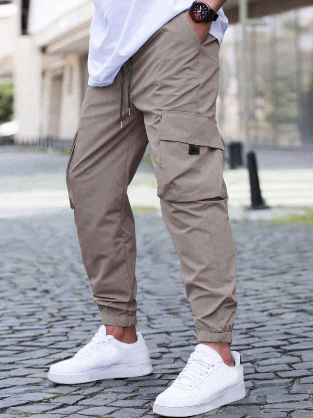 Men's Slim Cargo Joggers – Tapered Fit and Utility Pockets