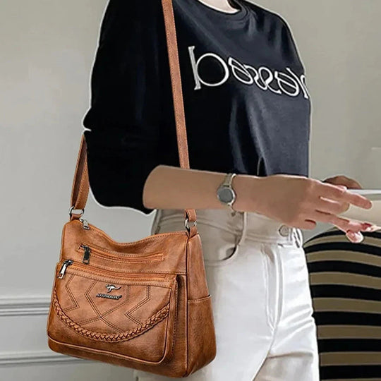 Soft Leather Crossbody Bag – 23 × 27 cm with Zip and Magnetic Closure