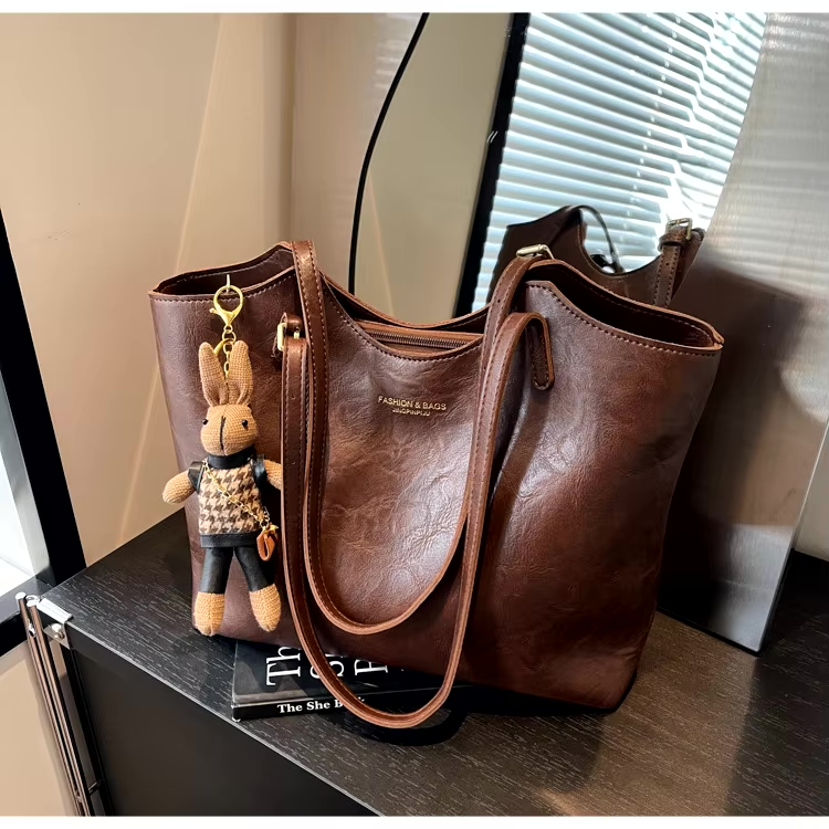 Vegan Leather Shoulder Bag – Spacious Everyday Work and Shopping Style