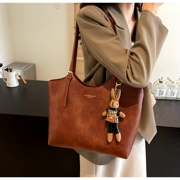 Vegan Leather Shoulder Bag – Spacious Everyday Work and Shopping Style