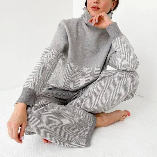 Women’s Fleece Lounge Set – Warm Long-Sleeve Top and Elastic-Waist Trousers