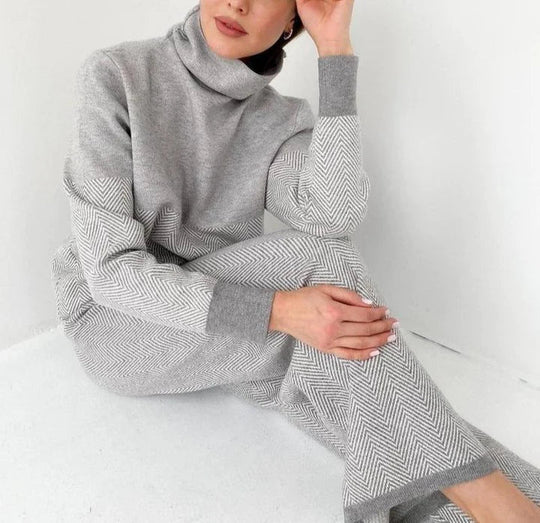 Women’s Fleece Lounge Set – Warm Long-Sleeve Top and Elastic-Waist Trousers