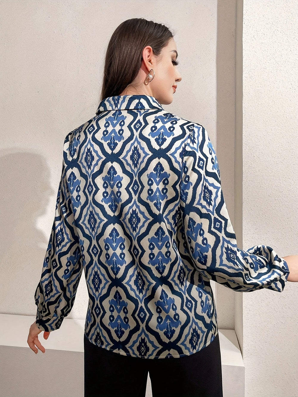 Women's Graphic-Print Blouse – Lightweight Modern Top for Office and Everyday Wear