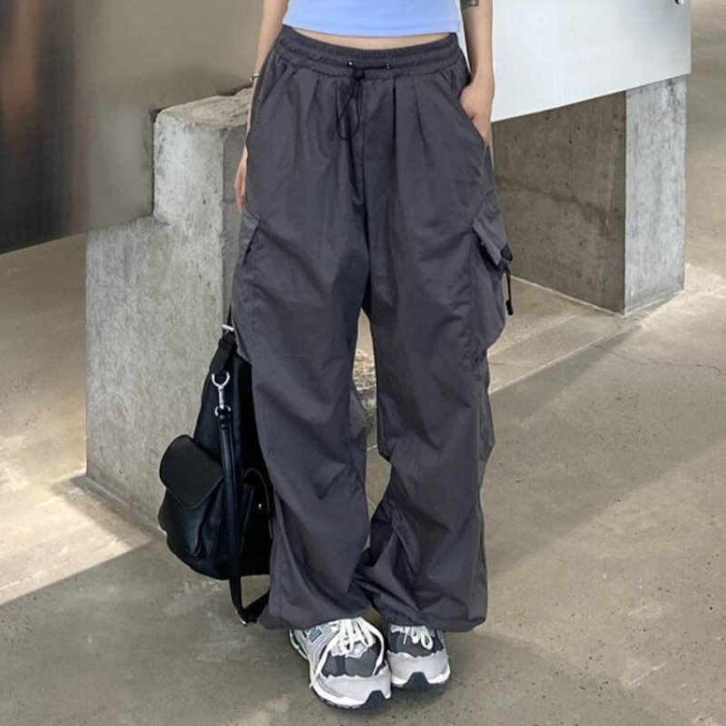Women's High-Rise Wide-Leg Cargo Trousers with Multiple Pockets