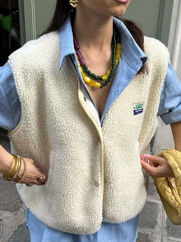 Women's Lambswool Button-Front Vest with a Fitted Sleeveless Cut