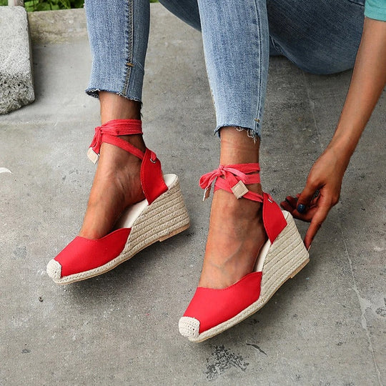 Women’s Open Wedge Sandals with Decorative Bow