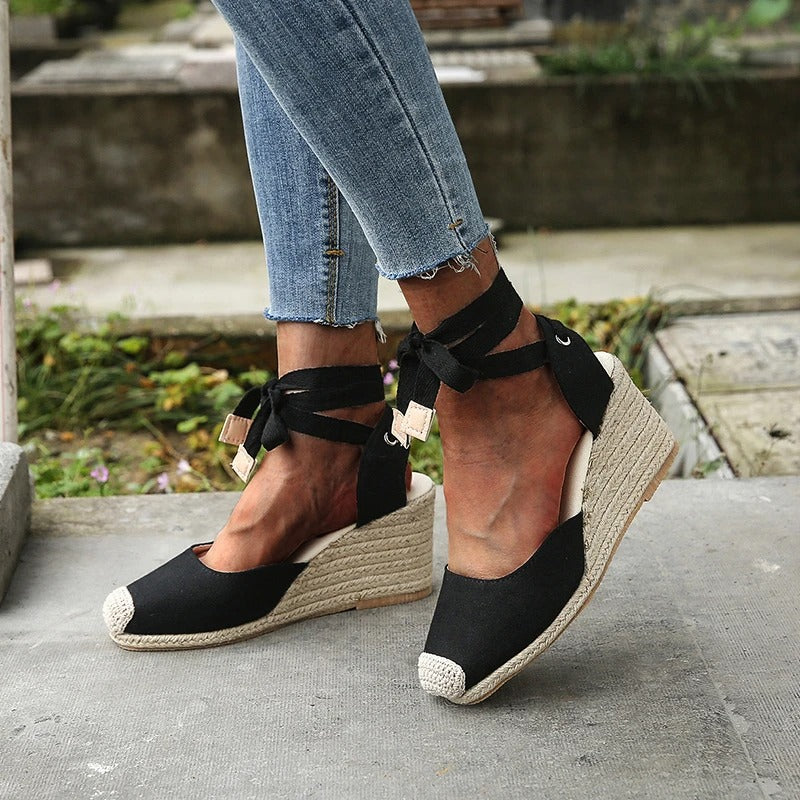 Women’s Open Wedge Sandals with Decorative Bow