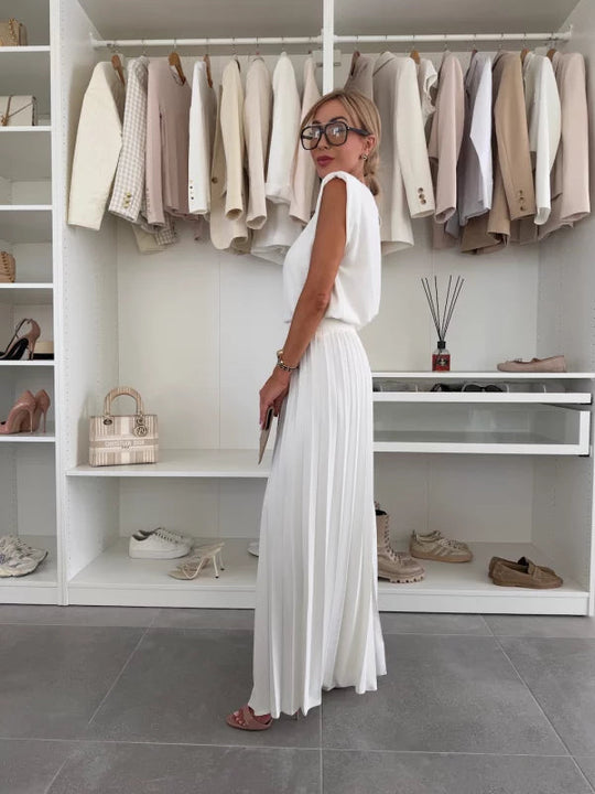 Women’s Pleated Two-Piece Set – Relaxed Top and Wide-Leg Trousers