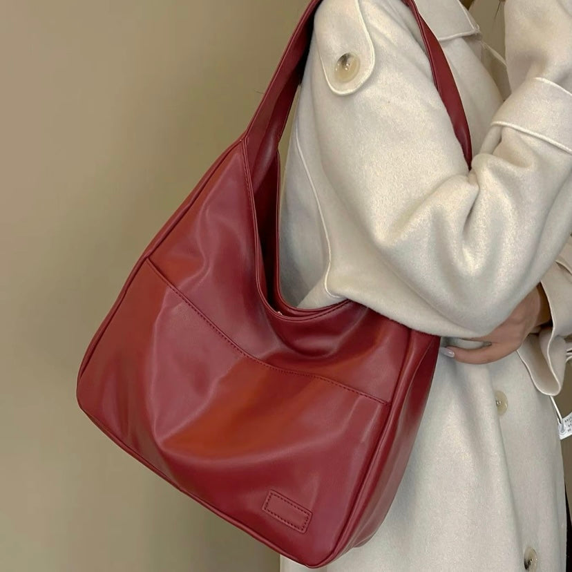 Women's Spacious Leather Shoulder Bag for a 15-Inch Laptop
